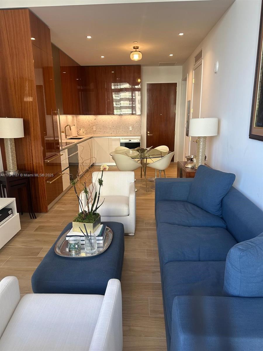 2655 S Bayshore Dr 706