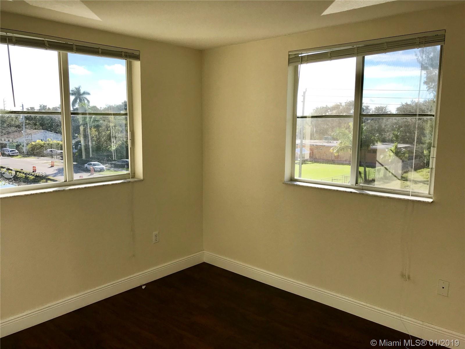 THE OAKS IN NORTH MIAMI - Residential Lease