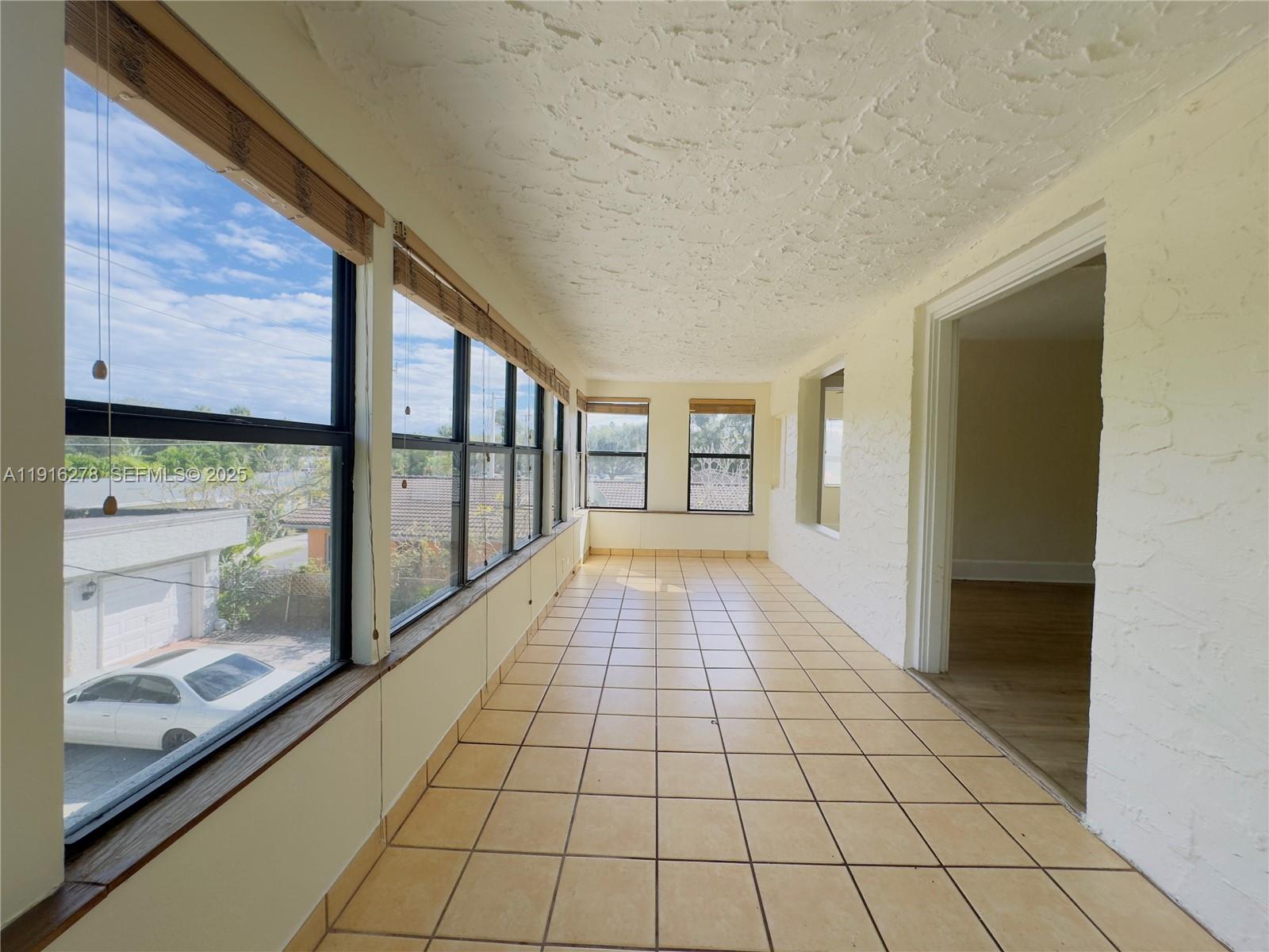 LAUDERDALE - Residential Lease