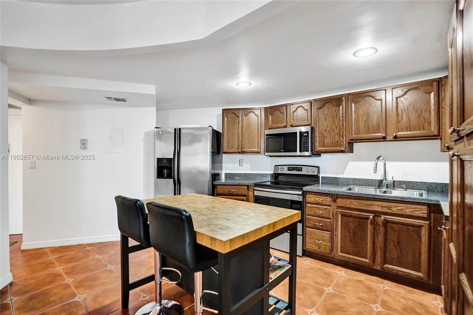 OCEANVIEW PARK CONDO - Residential Lease