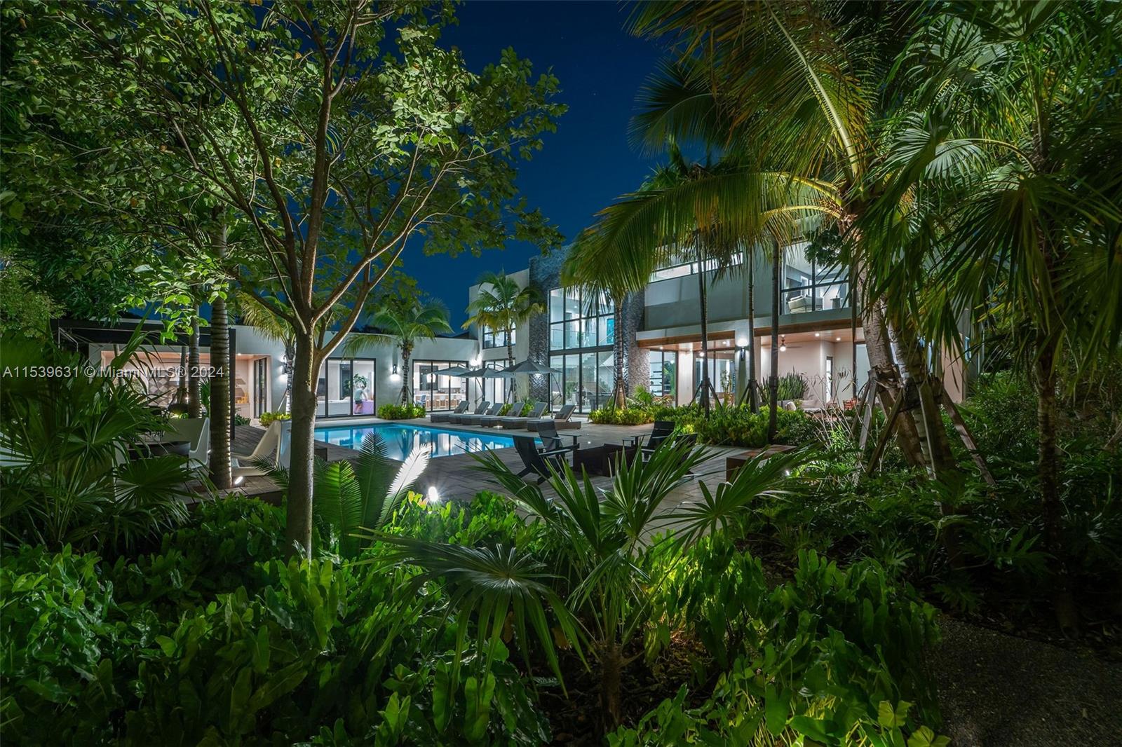 TOWN & RANCH ESTS - Residential