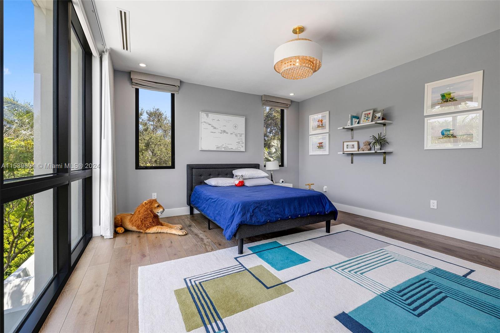 TOWN & RANCH ESTS - Residential