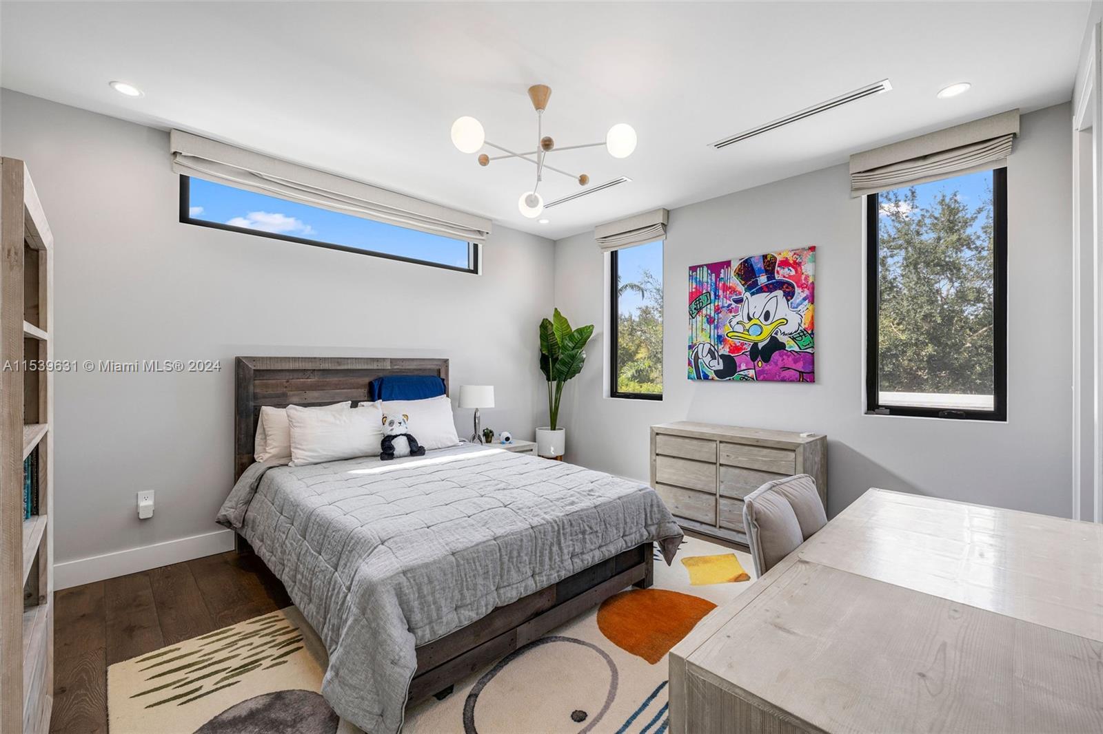 TOWN & RANCH ESTS - Residential