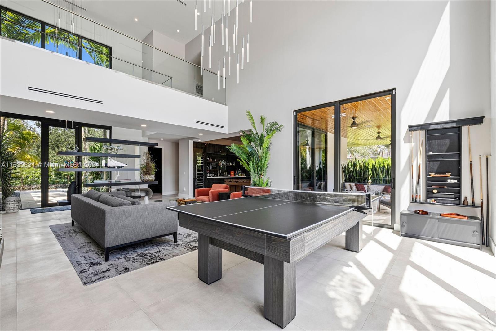 TOWN & RANCH ESTS - Residential