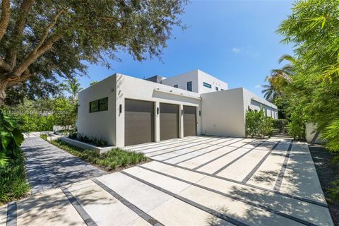 A home in Pinecrest