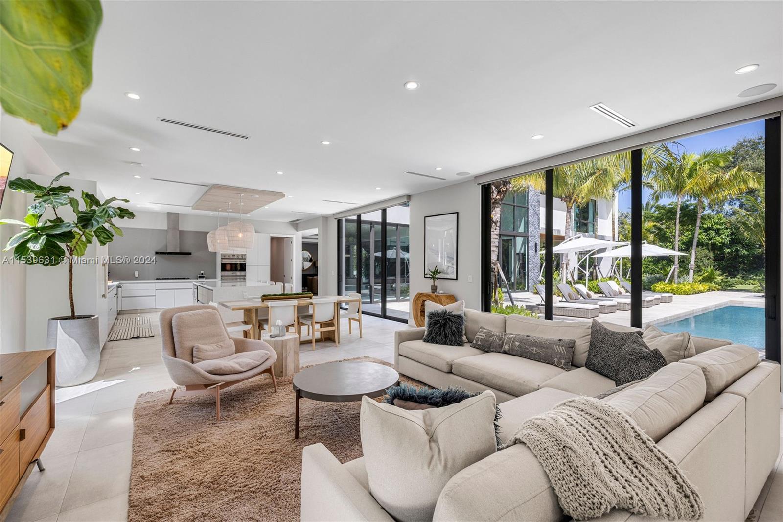 TOWN & RANCH ESTS - Residential