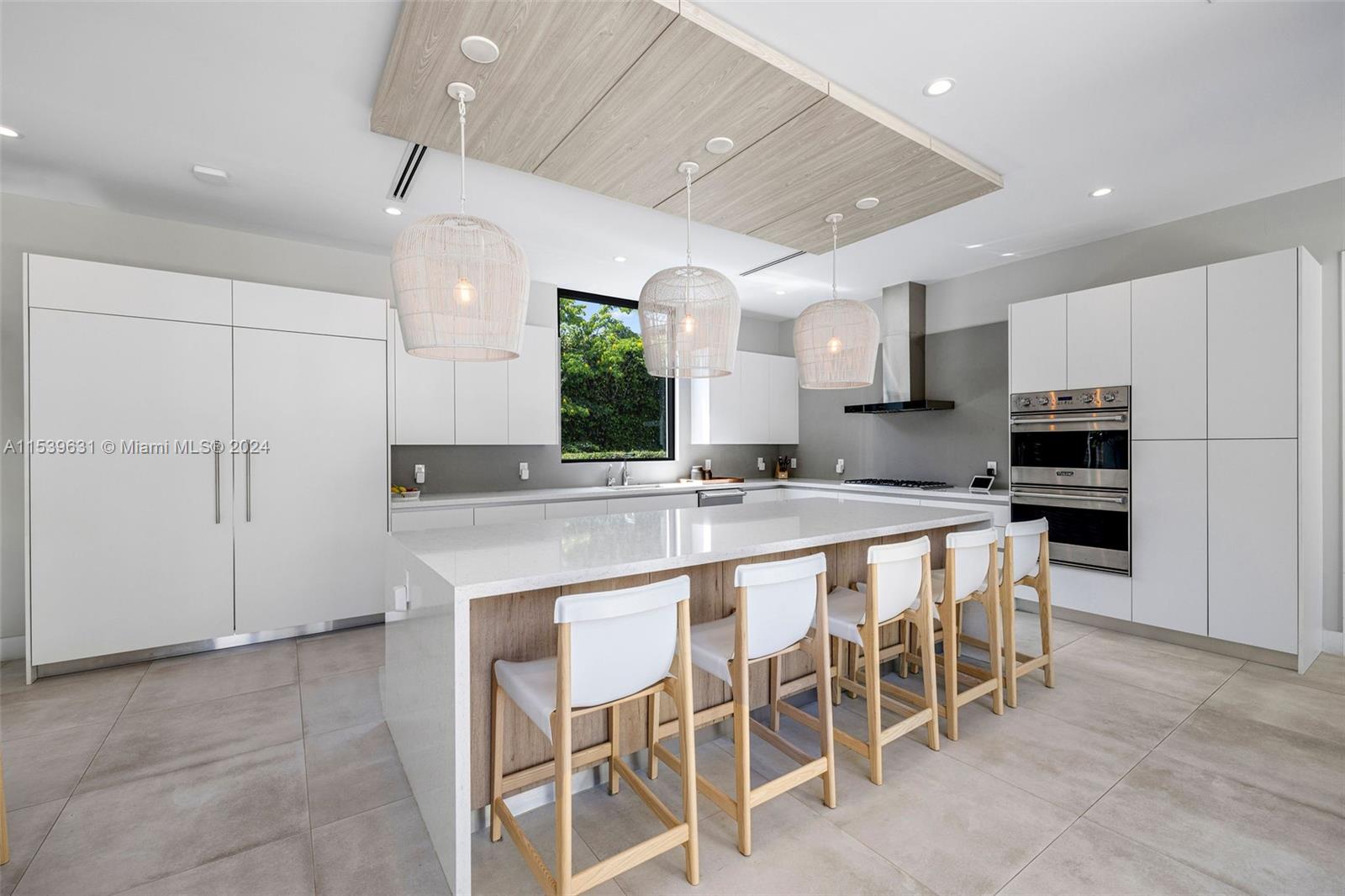 TOWN & RANCH ESTS - Residential