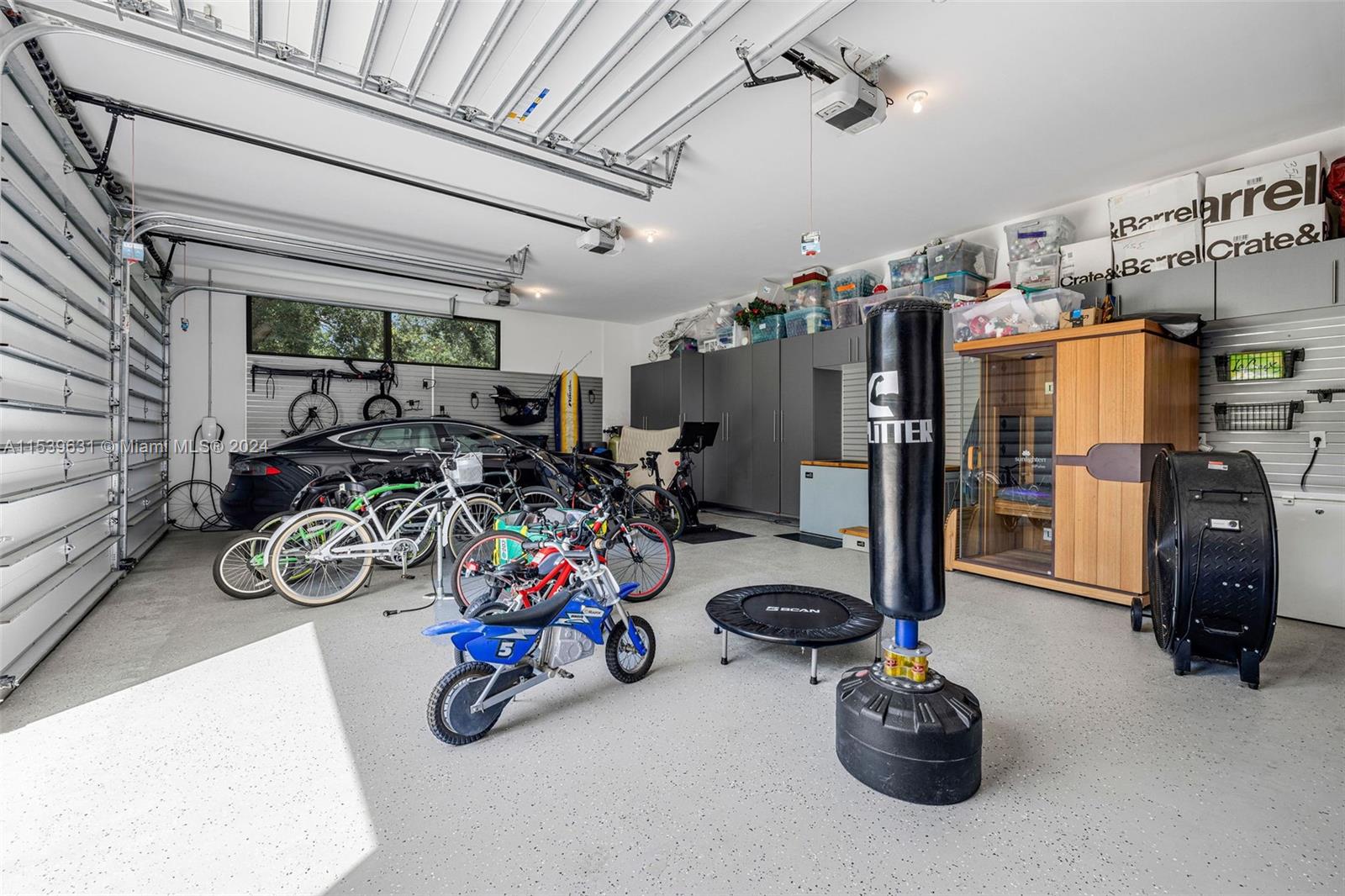 TOWN & RANCH ESTS - Residential