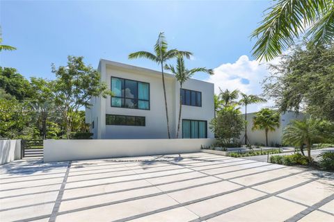 A home in Pinecrest