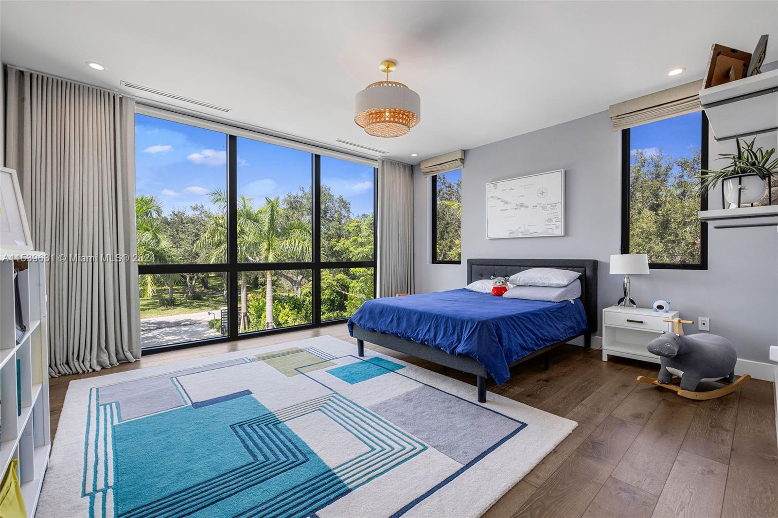 TOWN & RANCH ESTS - Residential