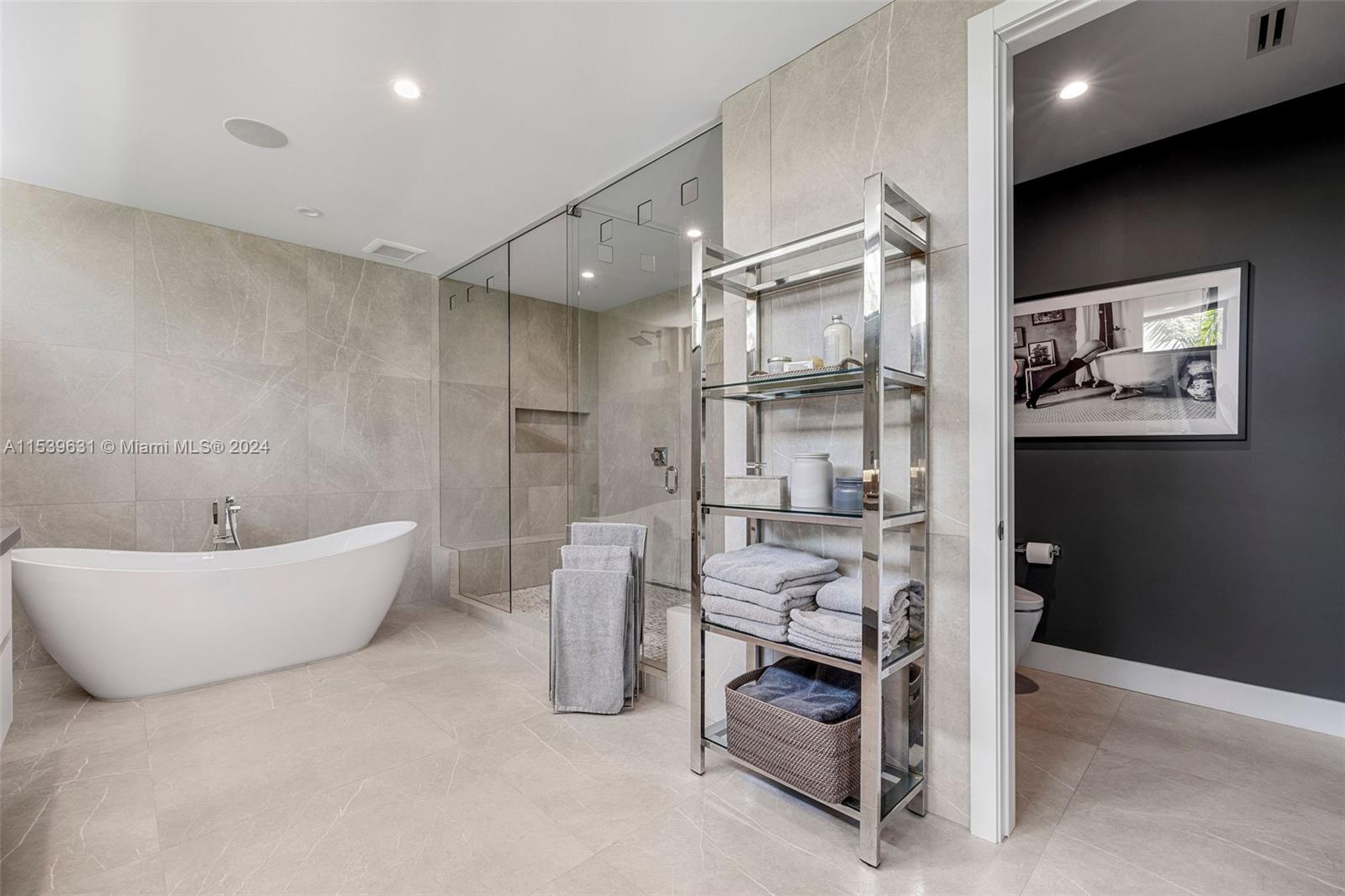 TOWN & RANCH ESTS - Residential