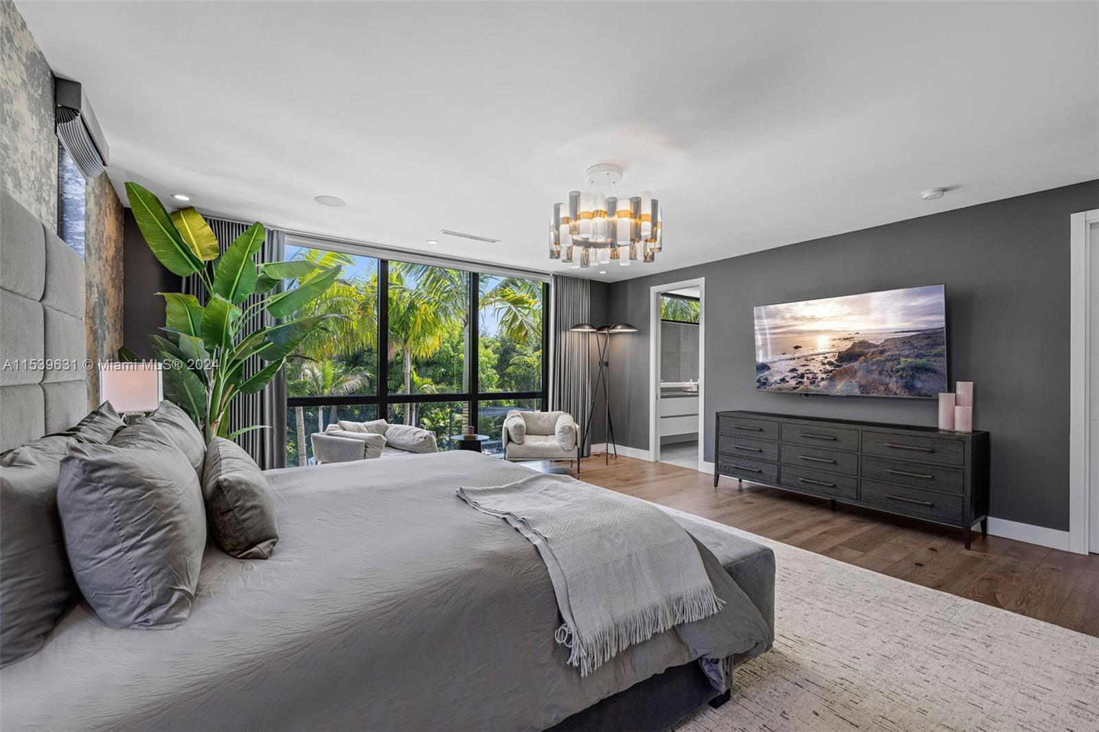 TOWN & RANCH ESTS - Residential