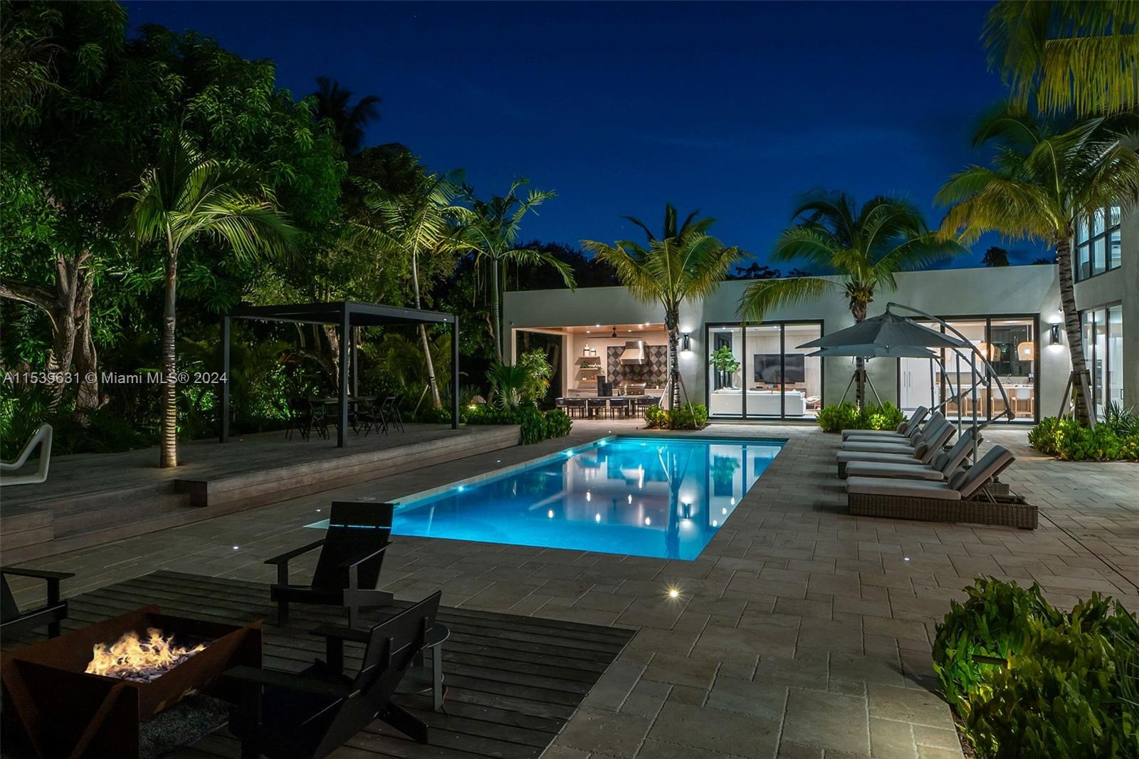 TOWN & RANCH ESTS - Residential