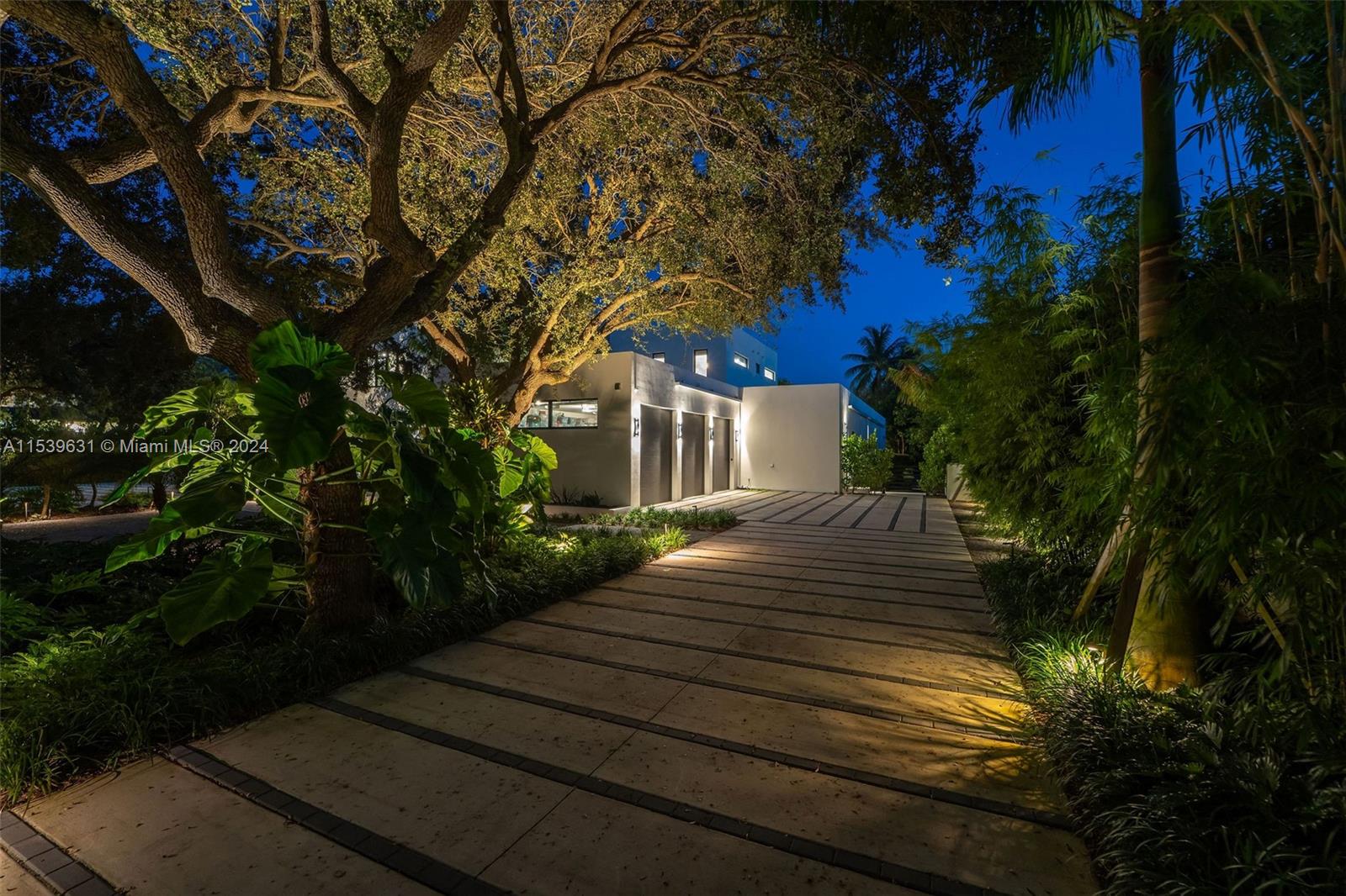 TOWN & RANCH ESTS - Residential