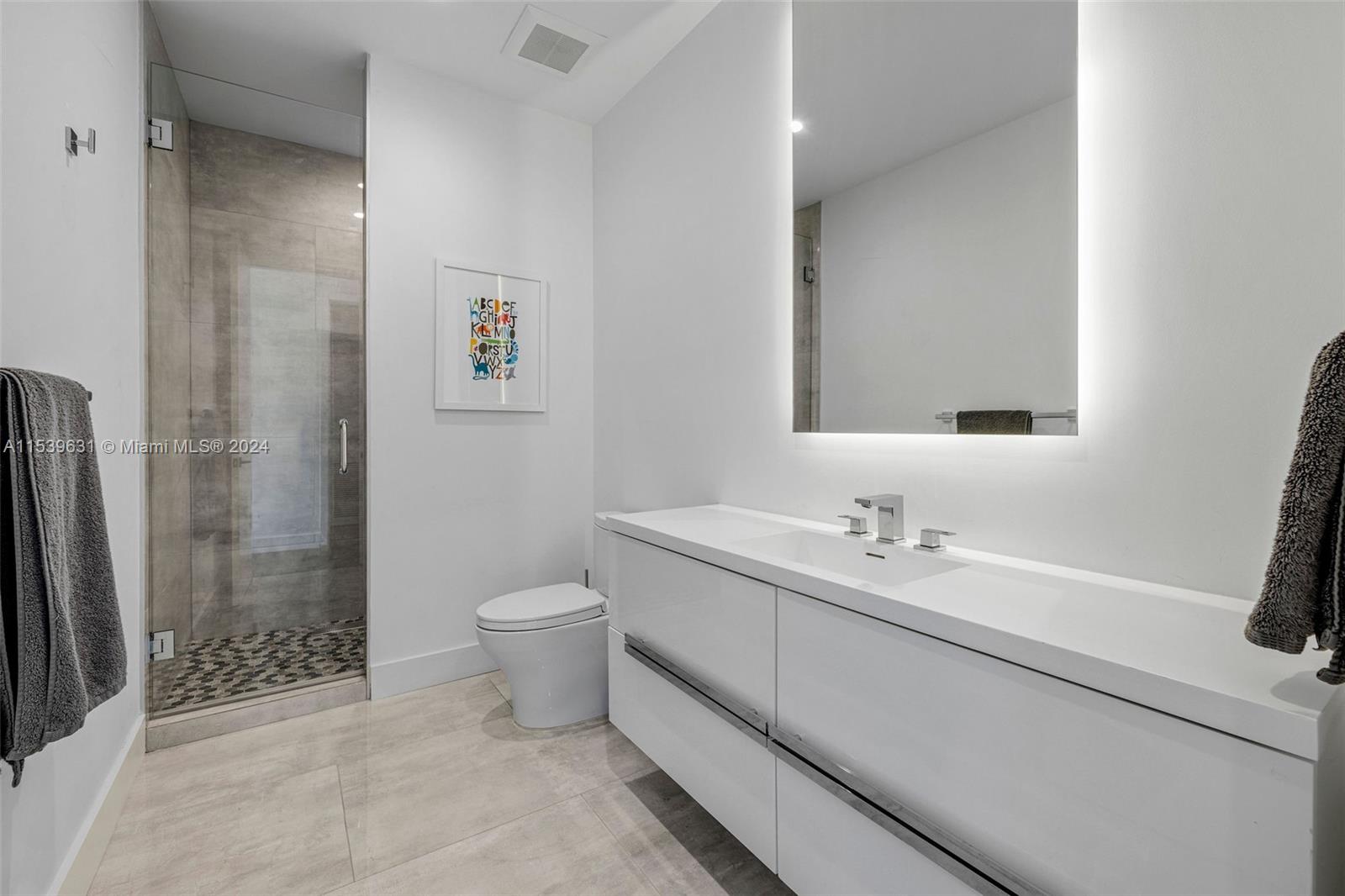 TOWN & RANCH ESTS - Residential