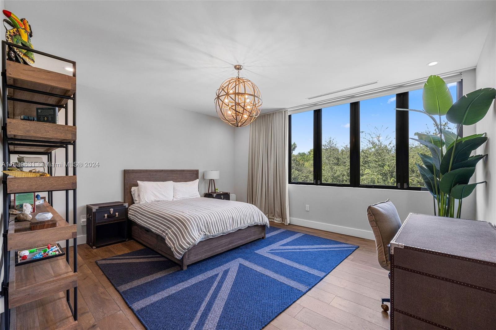 TOWN & RANCH ESTS - Residential