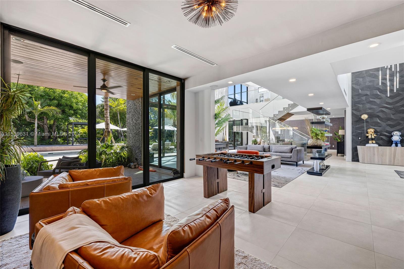 TOWN & RANCH ESTS - Residential