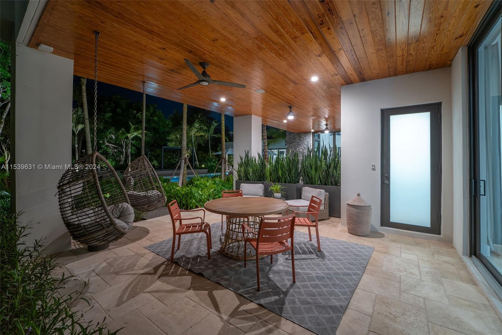 TOWN & RANCH ESTS - Residential