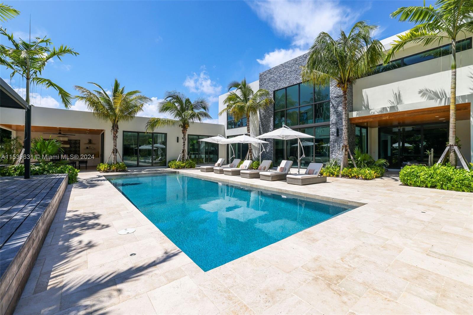 TOWN & RANCH ESTS - Residential