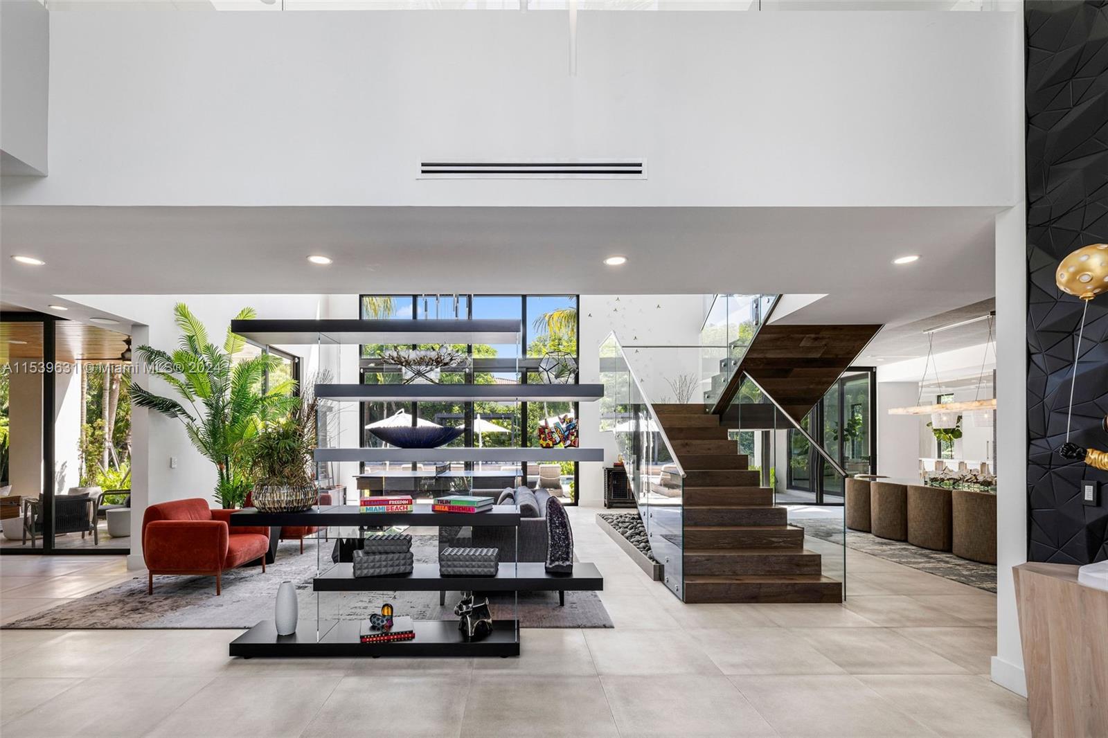 TOWN & RANCH ESTS - Residential