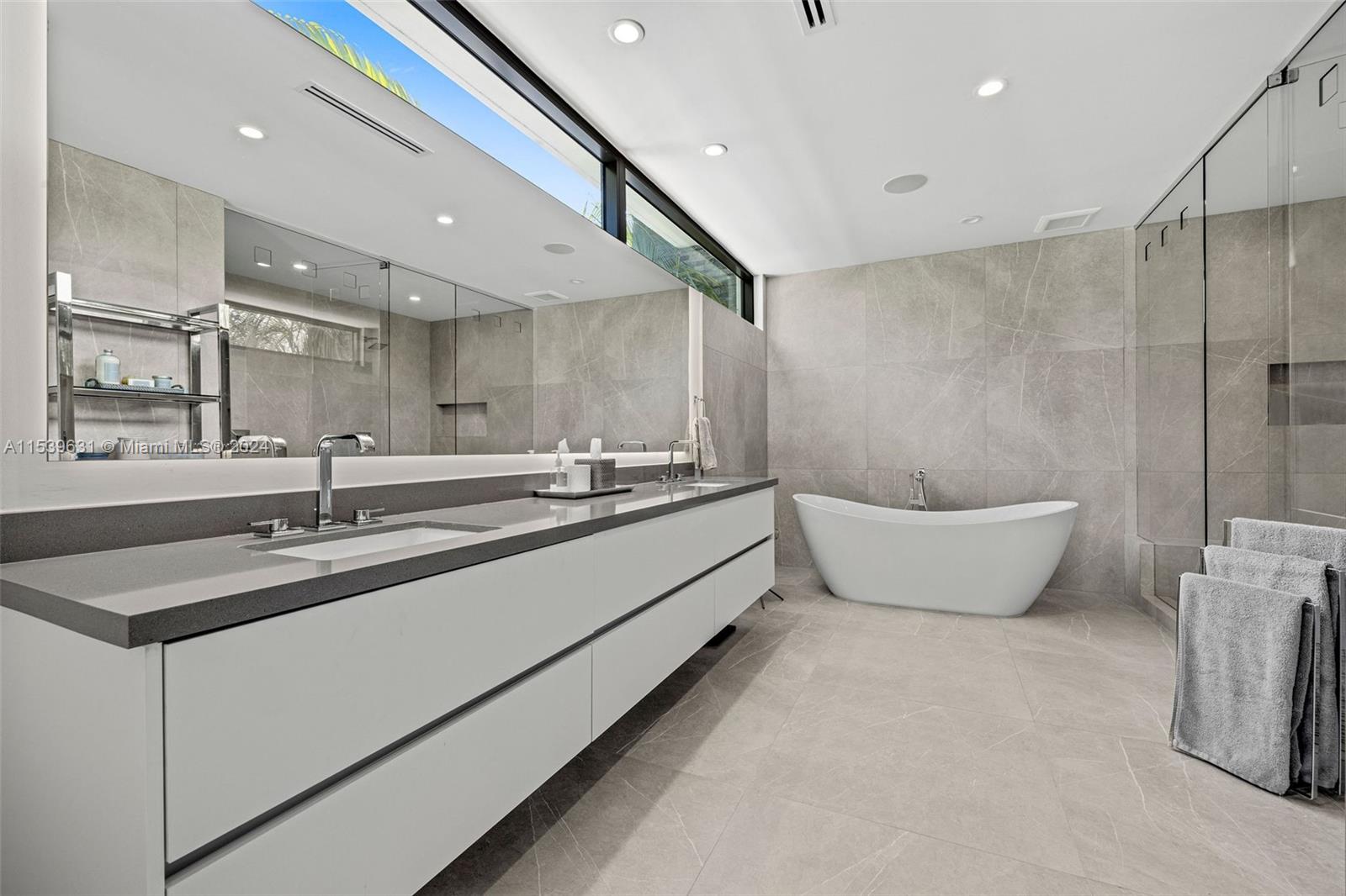 TOWN & RANCH ESTS - Residential