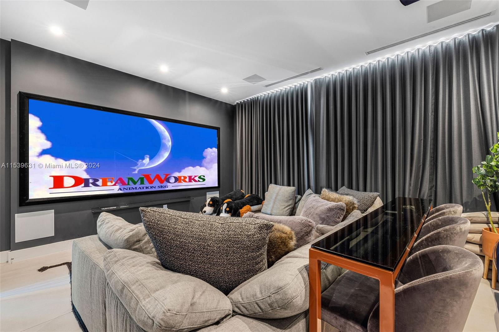 TOWN & RANCH ESTS - Residential