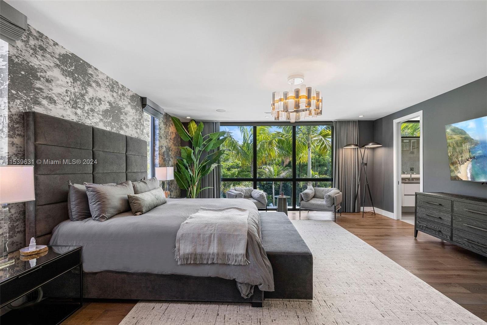 TOWN & RANCH ESTS - Residential