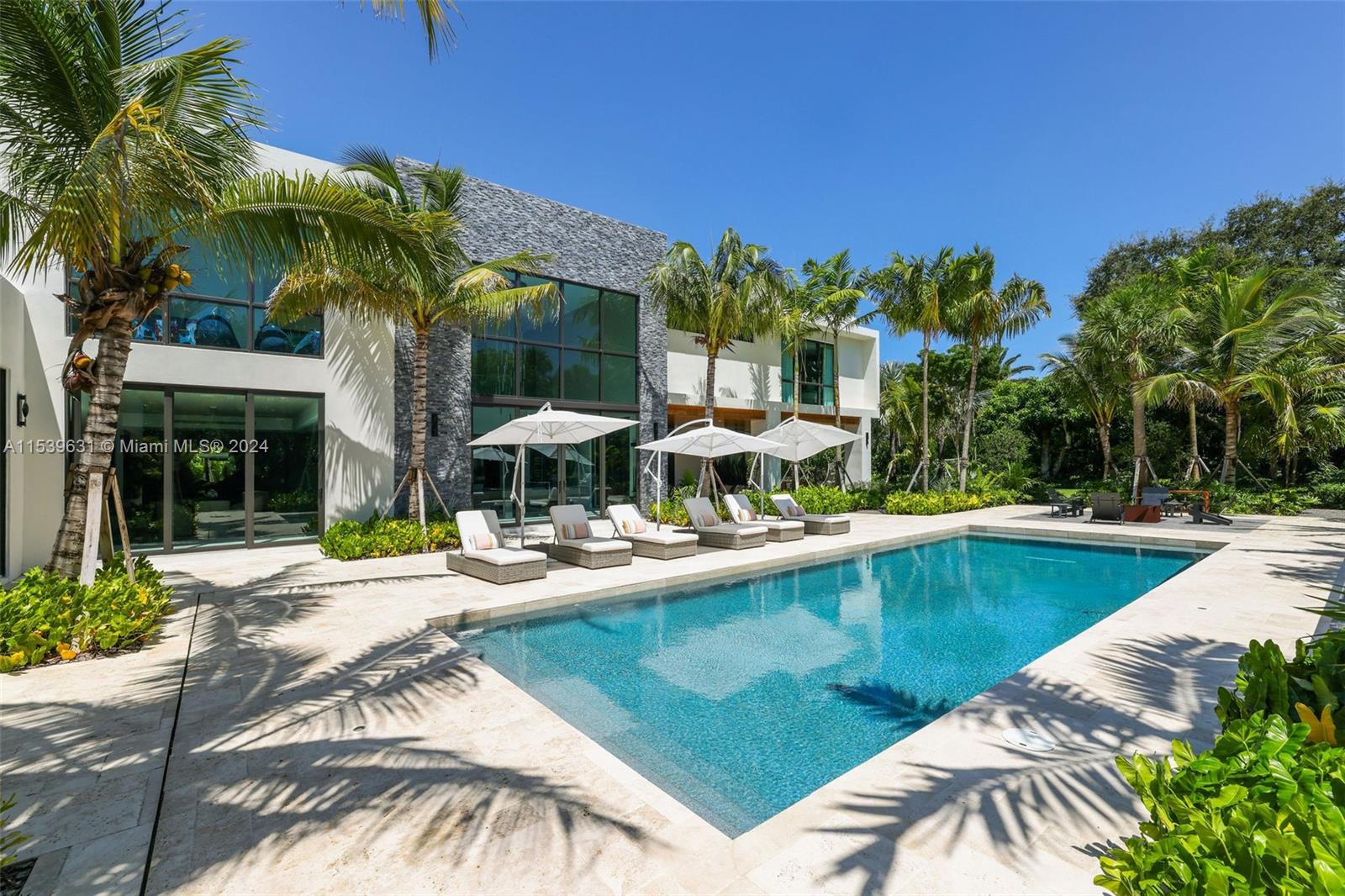 TOWN & RANCH ESTS - Residential