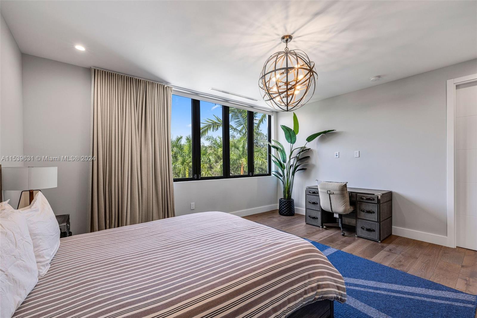 TOWN & RANCH ESTS - Residential