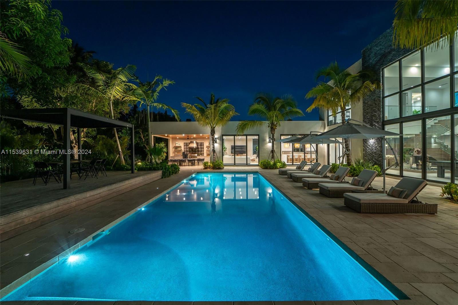 TOWN & RANCH ESTS - Residential