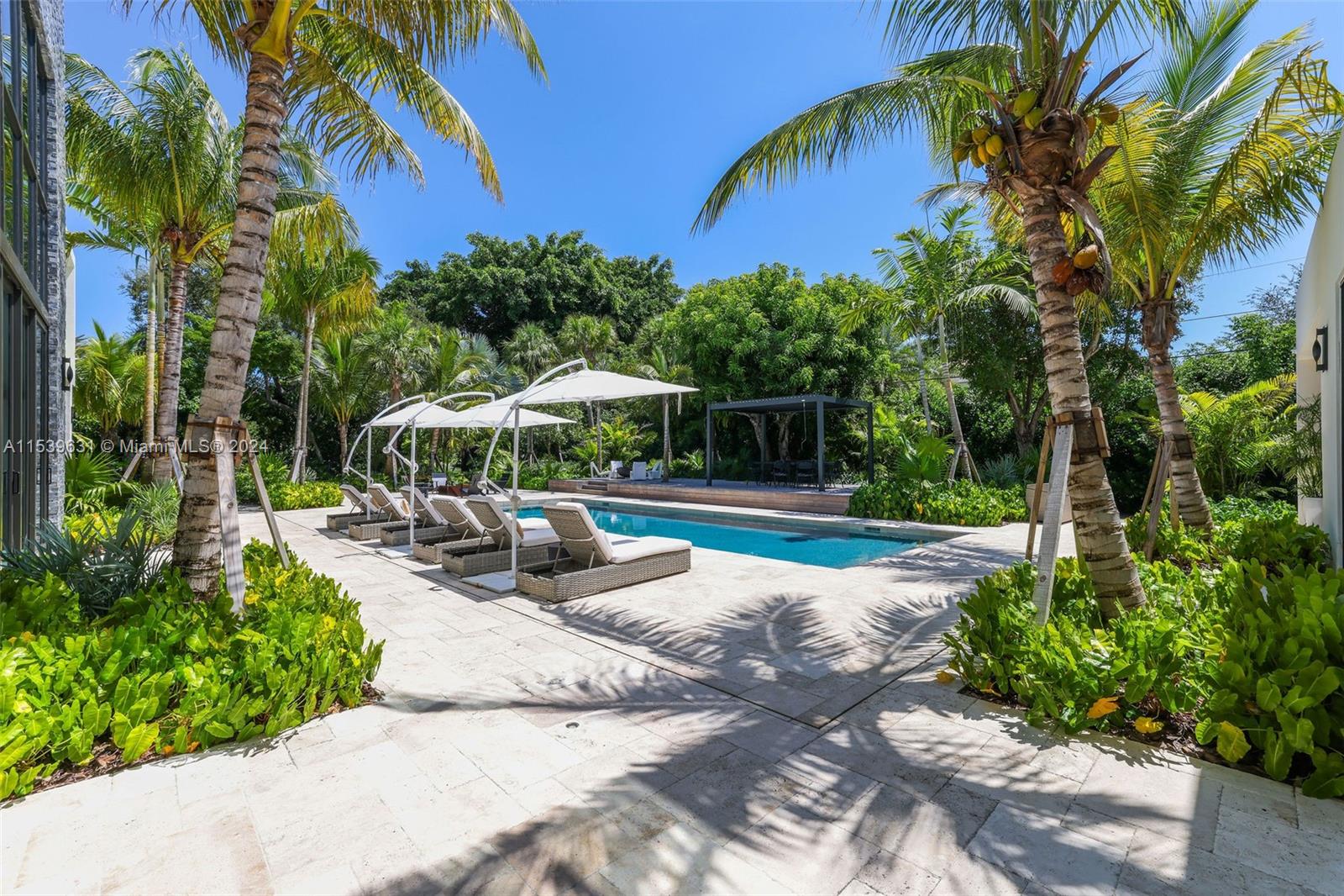 TOWN & RANCH ESTS - Residential