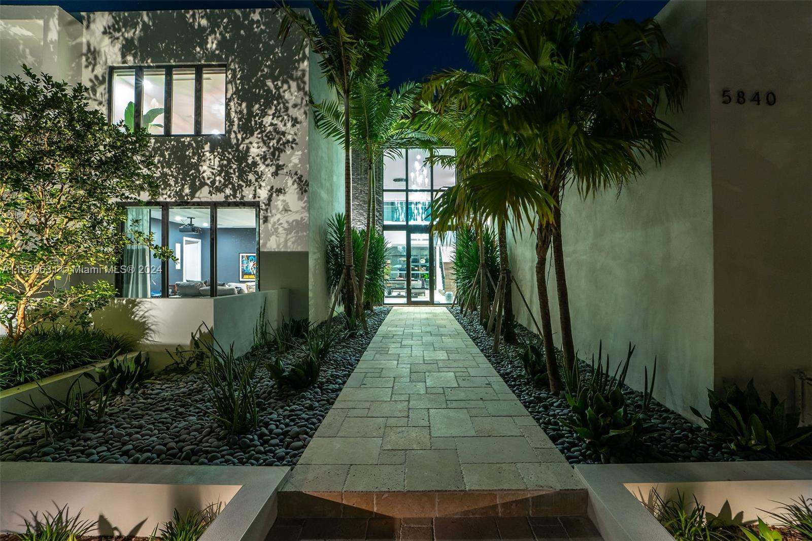 TOWN & RANCH ESTS - Residential