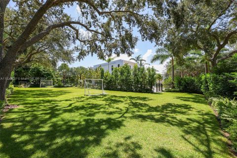 A home in Pinecrest