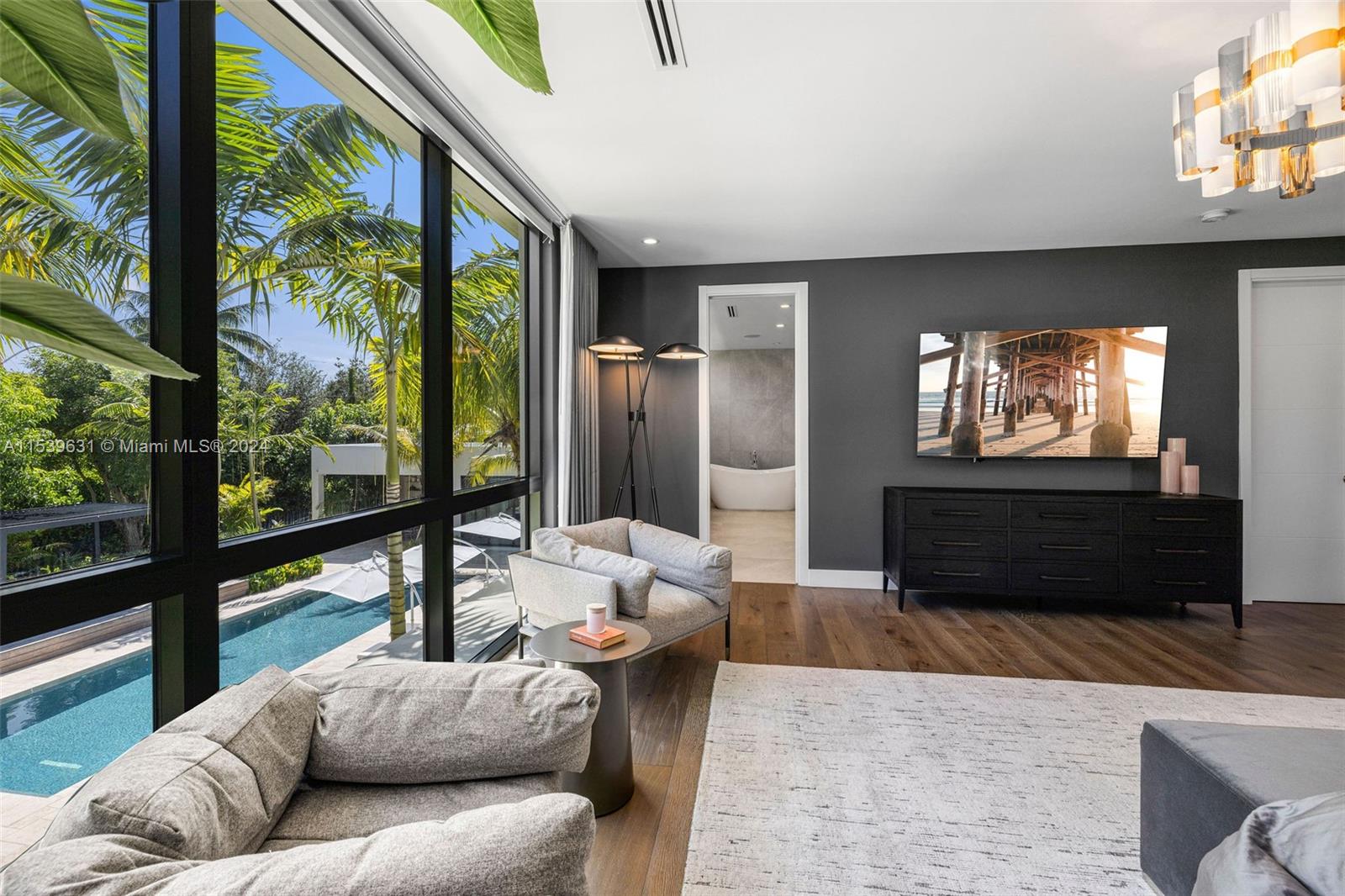 TOWN & RANCH ESTS - Residential