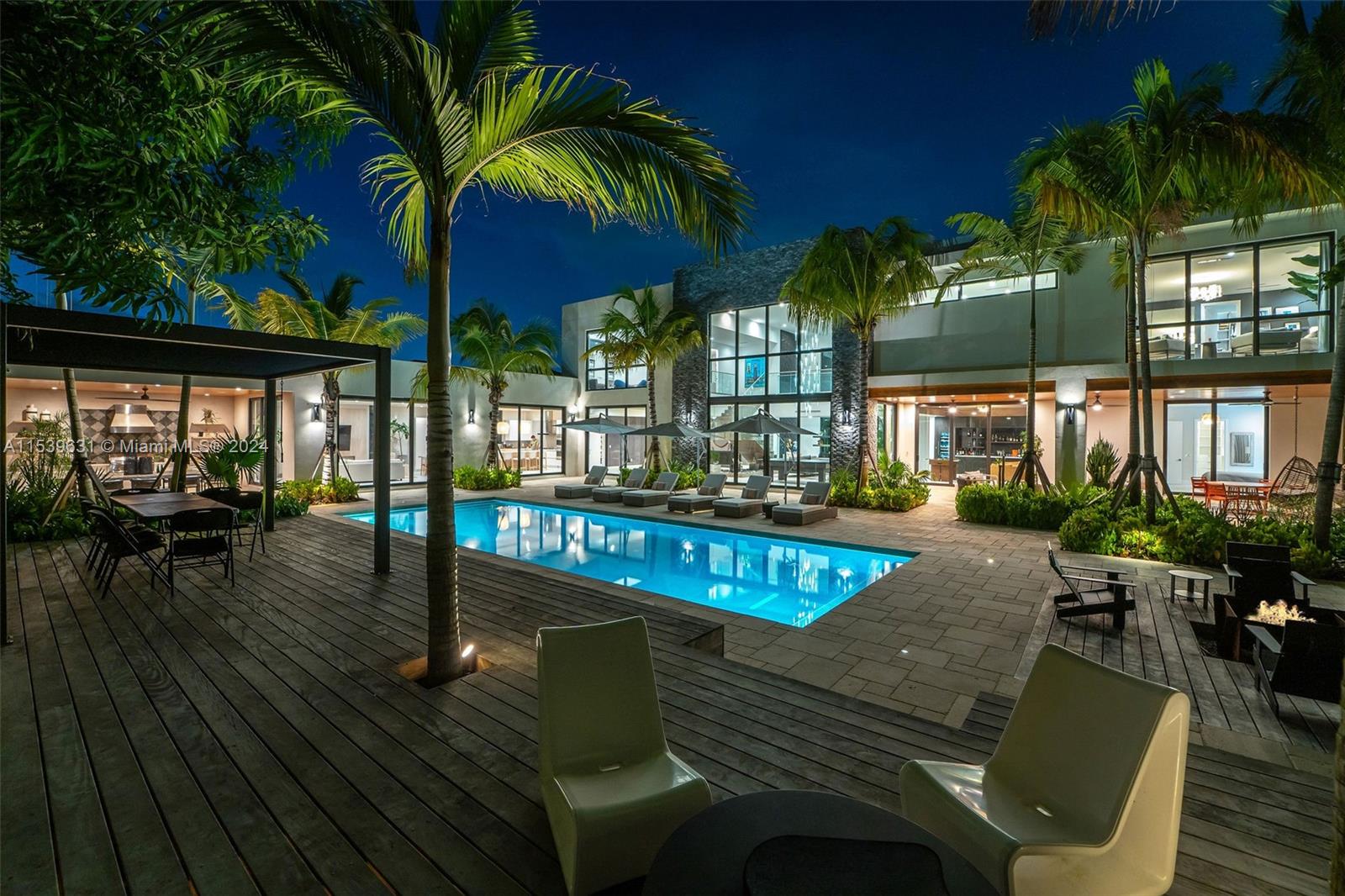 TOWN & RANCH ESTS - Residential