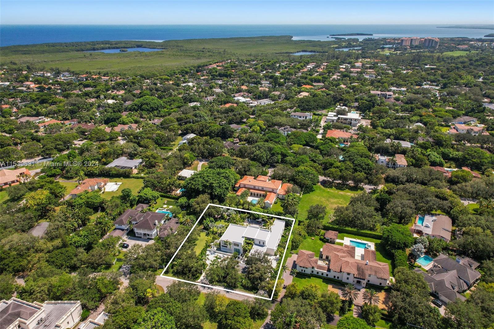 TOWN & RANCH ESTS - Residential