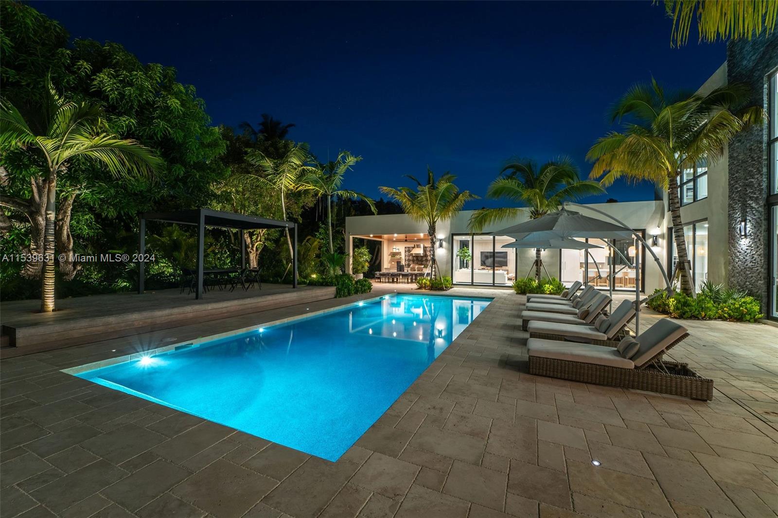 TOWN & RANCH ESTS - Residential