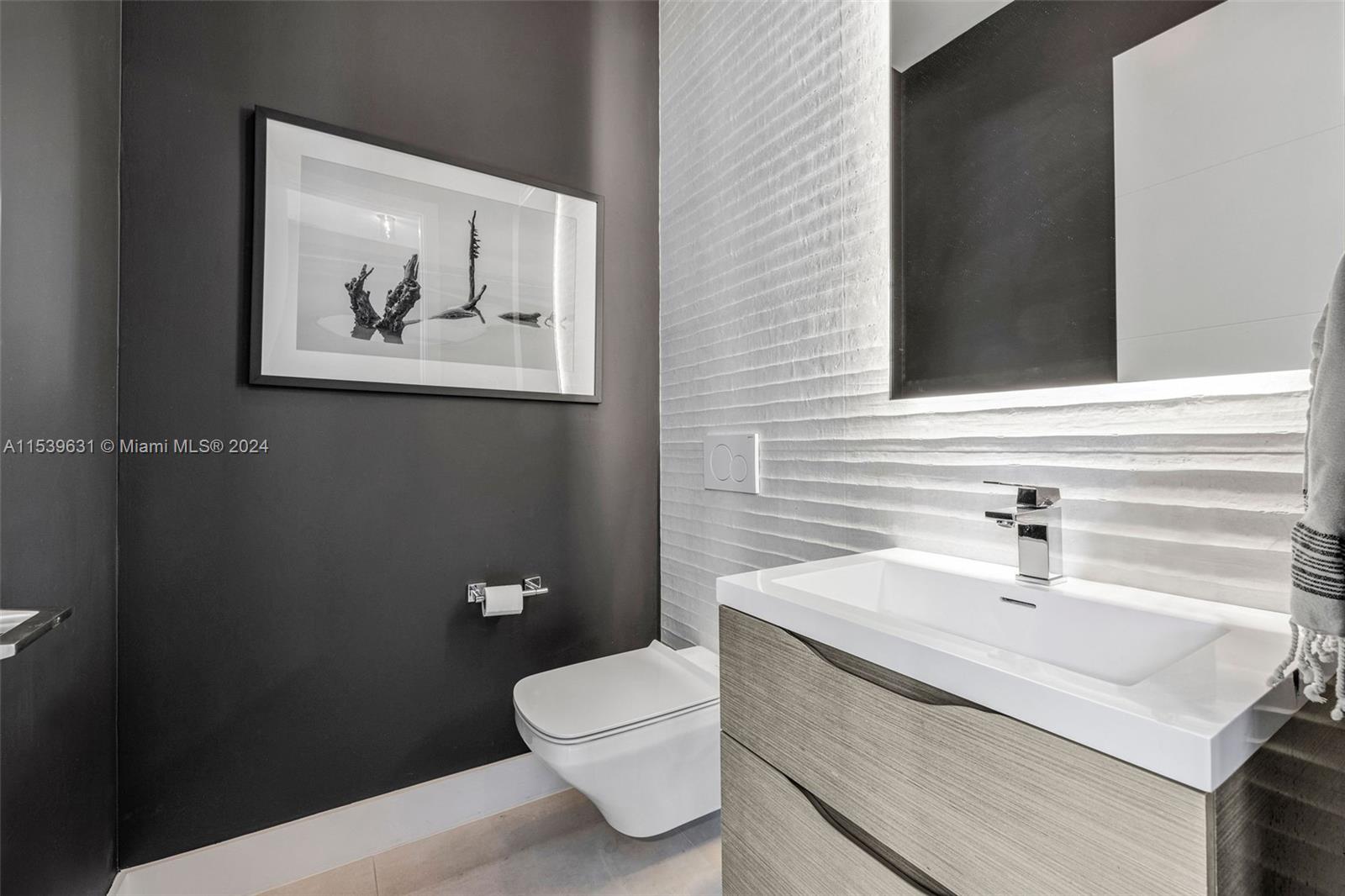 TOWN & RANCH ESTS - Residential