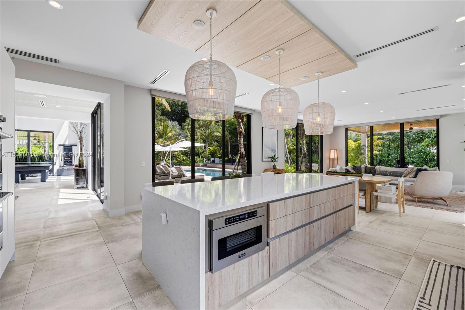 TOWN & RANCH ESTS - Residential