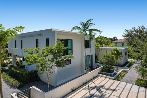 A home in Pinecrest