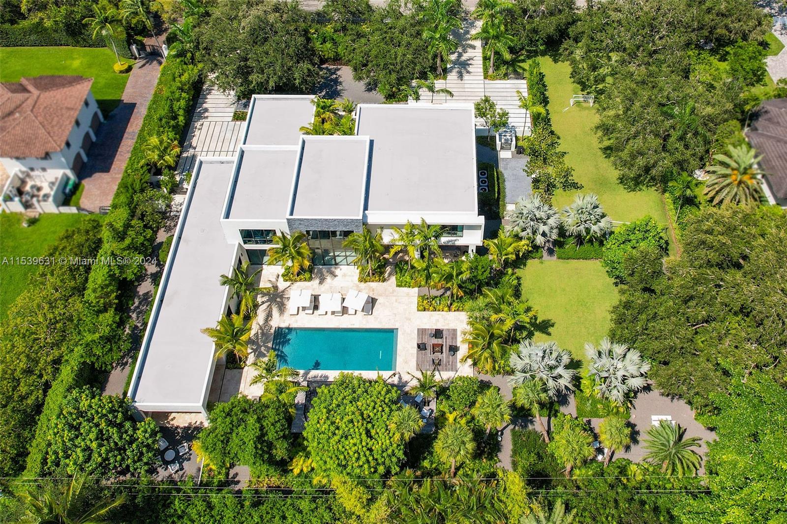 TOWN & RANCH ESTS - Residential