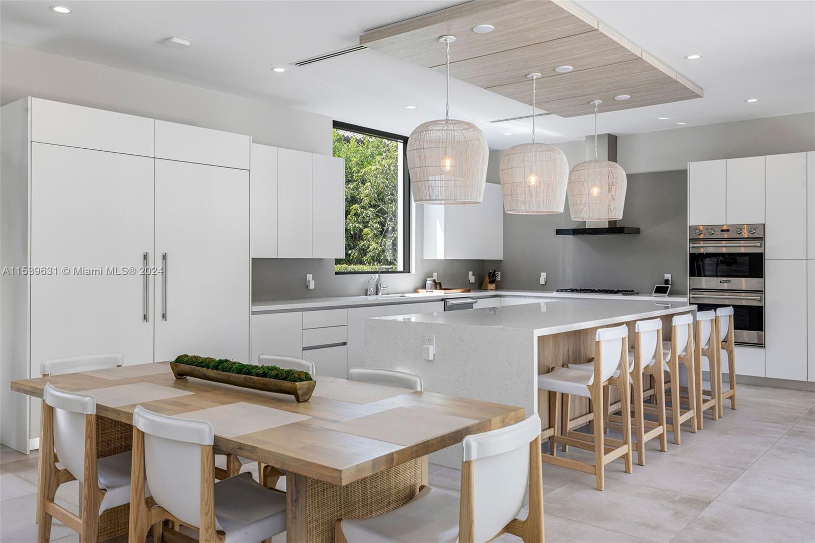 TOWN & RANCH ESTS - Residential