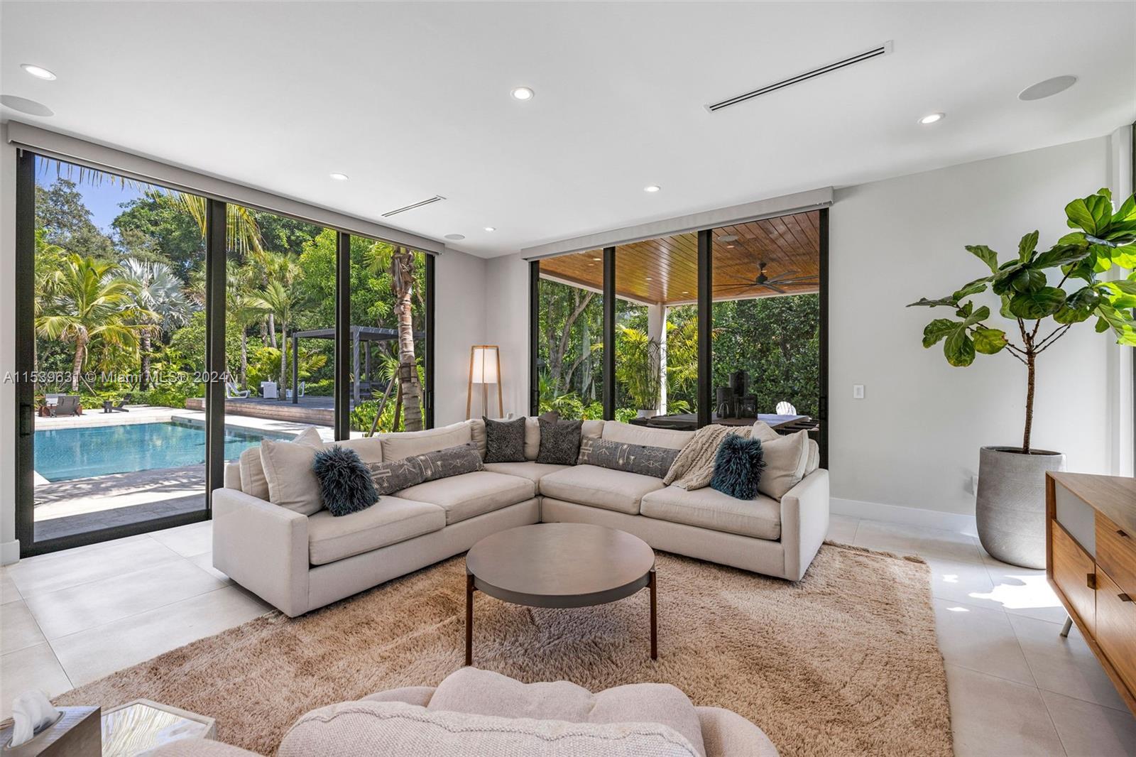 TOWN & RANCH ESTS - Residential