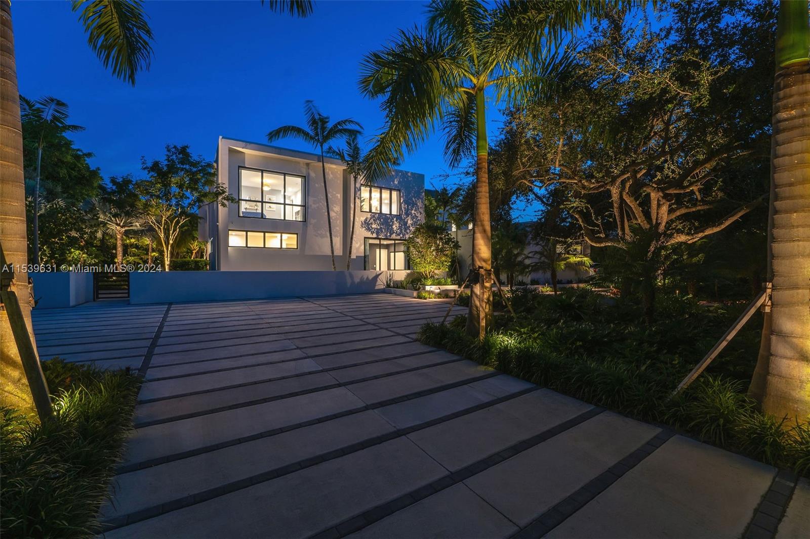 TOWN & RANCH ESTS - Residential