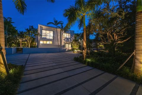 A home in Pinecrest