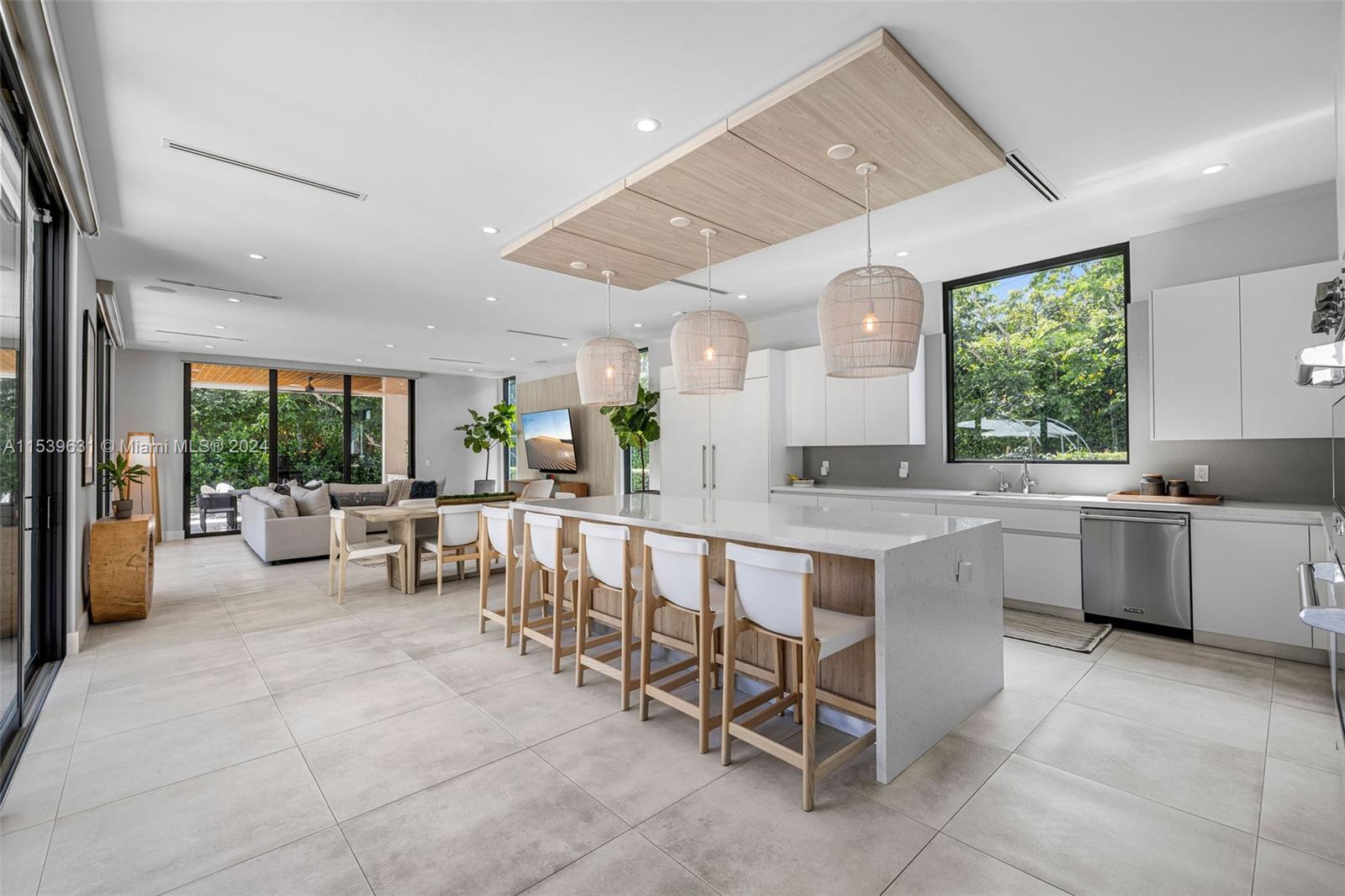 TOWN & RANCH ESTS - Residential