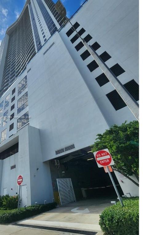 CANVAS CONDO - Residential Lease