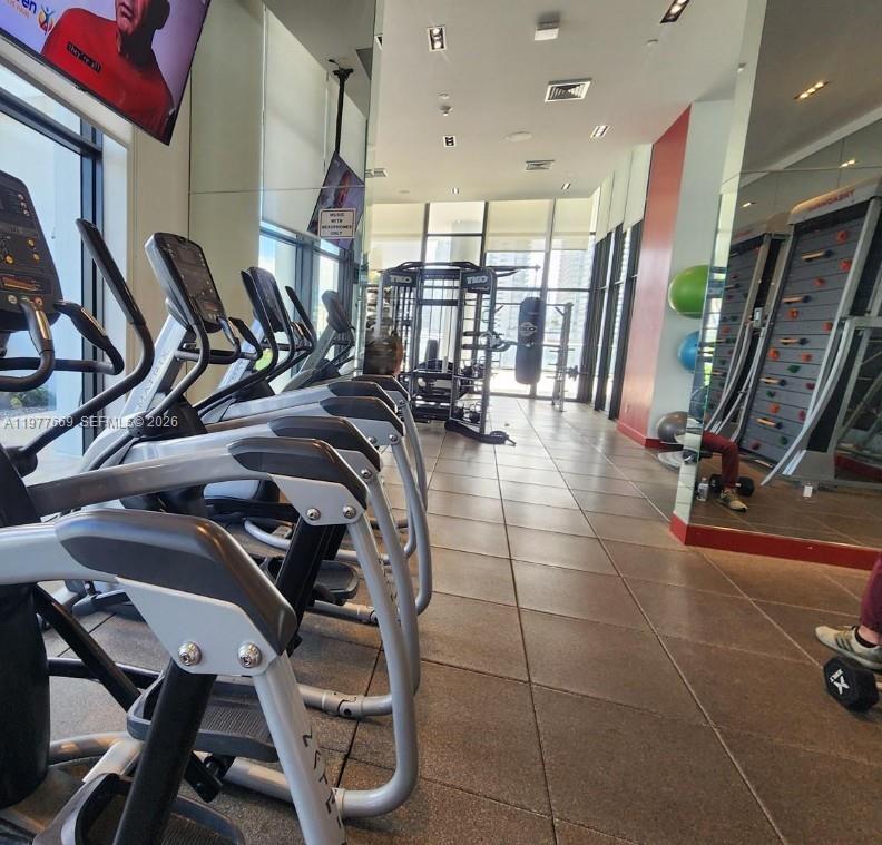 CANVAS CONDO - Residential Lease