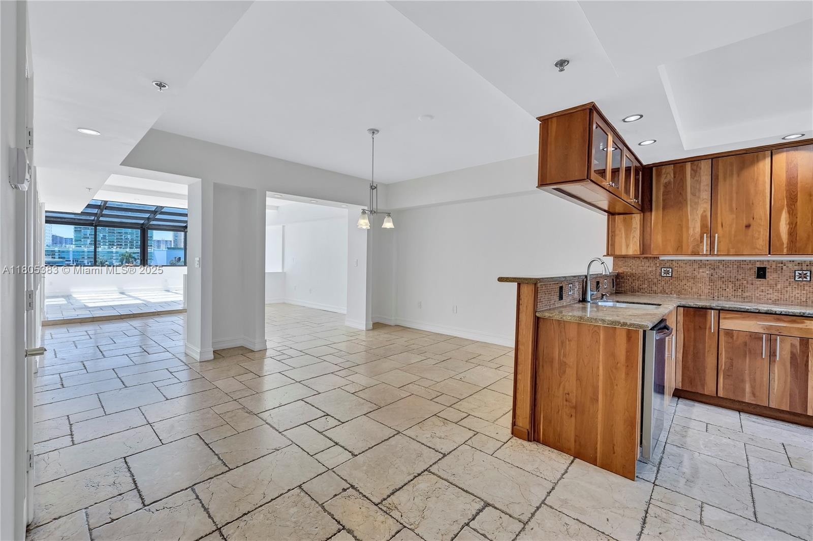 401 Poinciana Dr 1225