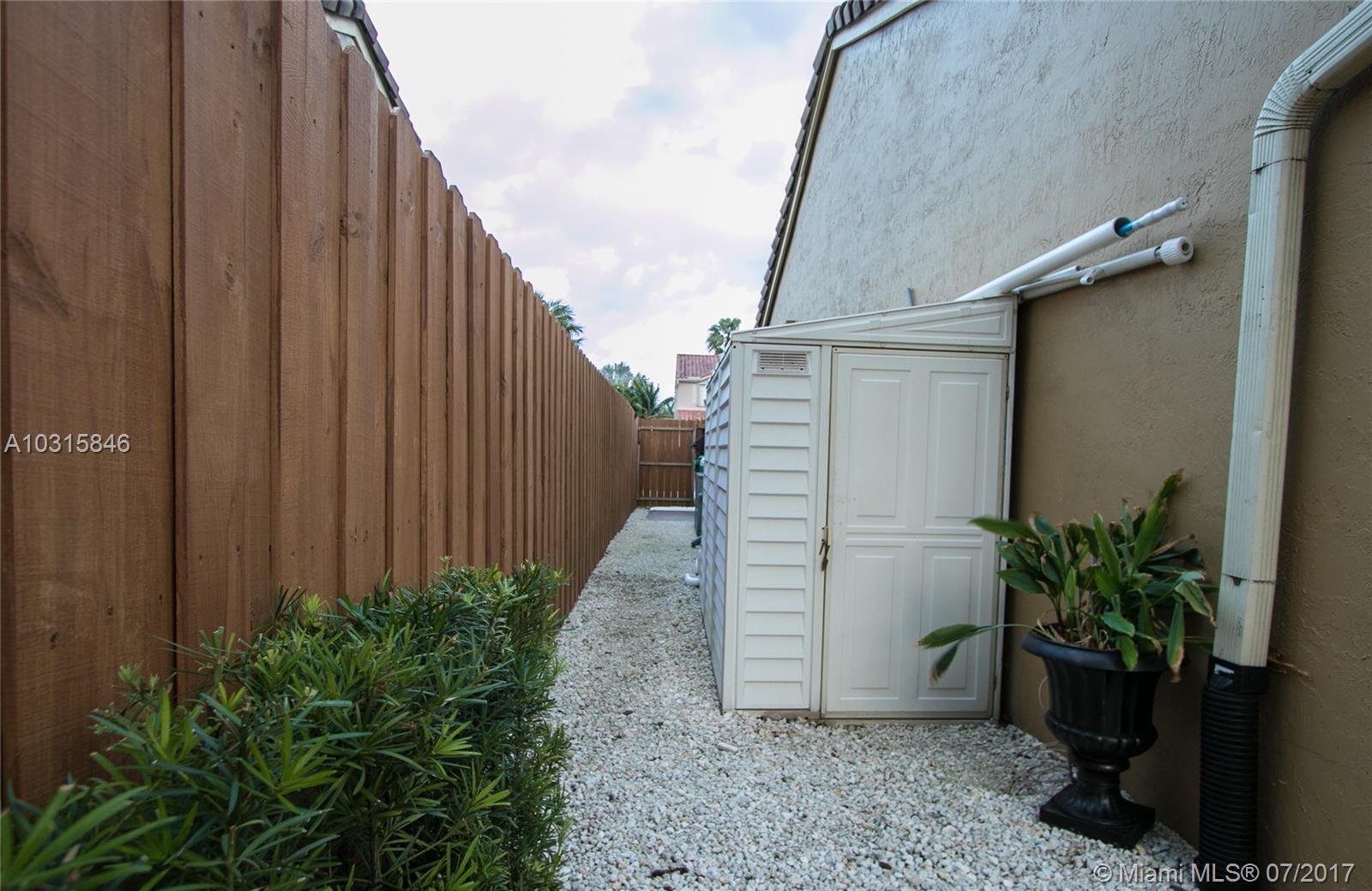 THREE LAKES - Residential Lease